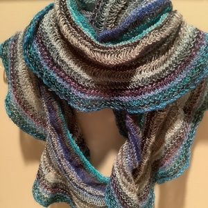 Beautiful infinity Apt 9 scarf
